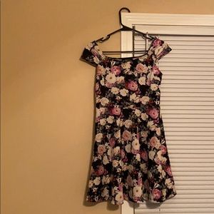 Gorgeous Floral dress made by Forever 21!!!!